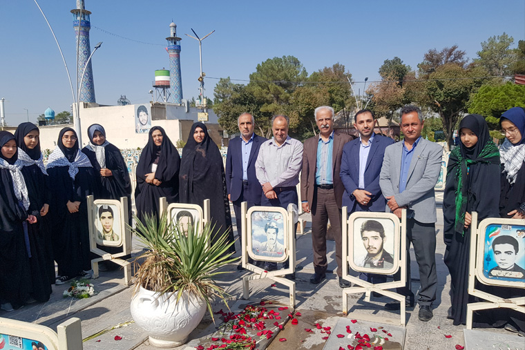 780 14030718 1 غبارروبی مزار یرادران شهید خیر مدرسه ساز