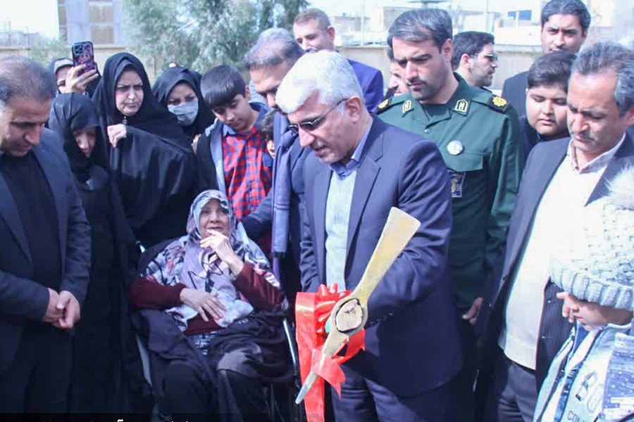 14031118 2 معاون استاندار کلنگ زنی مدرسه عذری ربانی آران و بیدگل